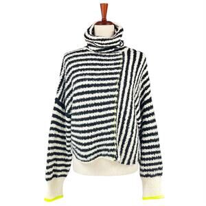 ANTHROPOLOGIE PILCRO Illusion Stripe Fuzzy Eyelash B&W Turtleneck Sweater Size M
